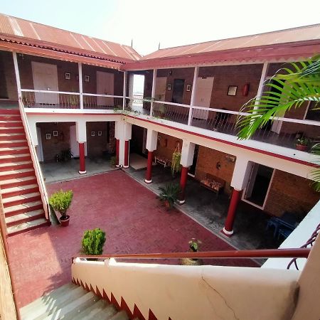 Naurang Yatri Niwas Hotell Garli Eksteriør bilde