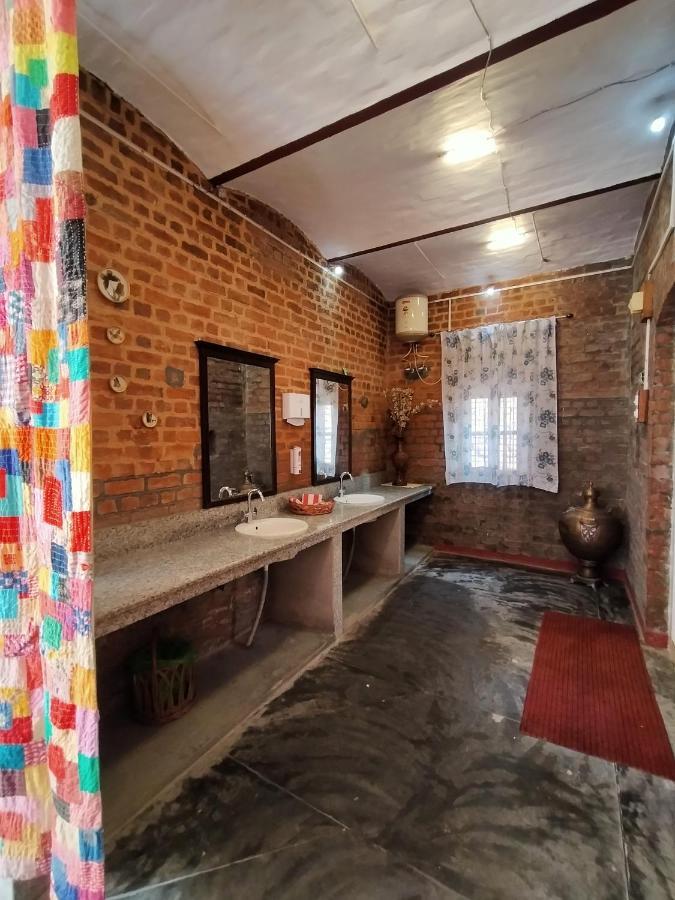 Naurang Yatri Niwas Hotell Garli Eksteriør bilde